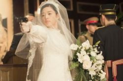 暗杀剧照全智贤饰女杀手 手握长枪气场凌人 