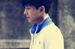 左耳许弋杨洋剧照挂彩 热血少年引燃青春爱情 