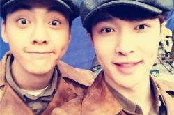 张艺兴和陈伟霆合影频卖萌 《老九门》二爷拔枪怒指佛爷 