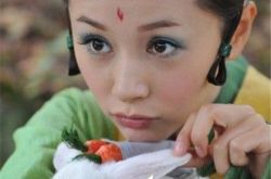 王子文嫦娥剧照搞怪十足 滑稽表情堪比赵薇 