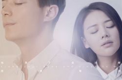 天黑请闭眼电视剧里老干部飚吻戏 吻得太认真都怪美唇的诱惑 