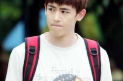 二分之一的夏天尼坤生活照图片阳光帅气 携魏大勋宣传造势 