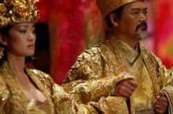 满城尽带黄金甲剧照大放送 爆乳装引发争议 