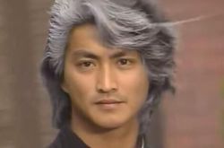 中华英雄电视剧何家劲满头白发演英雄 天煞孤星苦命惹人怜 