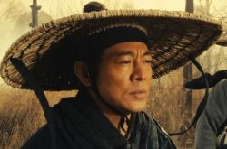 李连杰武术剑术均了得 龙门飞甲身背长剑飞沙走石展神功 