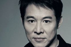 李连杰当卧底的电影《给爸爸的信》 演绎与罪犯黑吃黑悍匪 