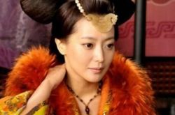 金喜善演的电影《战国》公映 产后首部作品惊艳亮相 