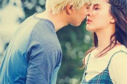 泰版一吻定情照片唯美无限 粉红爆棚的爱情受追捧 