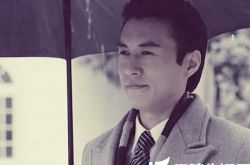 伪装者明楼撑伞图片儒雅帅气 靳东将携一批电视剧亮相屏幕 