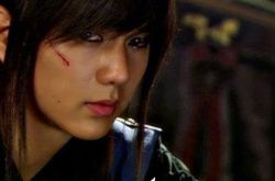 韩国明星俞承豪现身《凤伊金先达》 看他在剧中的不停变装 