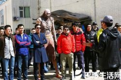 鬼吹灯精绝古城杀青   靳东和陈乔恩变身盗墓情侣 