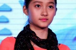 关晓彤一仆二主车模造型颠覆形象 小童星不再只演乖乖女 