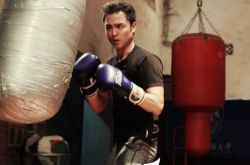 明道主演的电影之近在咫尺 男神励志向上精神感人至深 