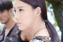 贾青图片怒江之战上演制服诱惑 帅气演绎霸道女总裁 