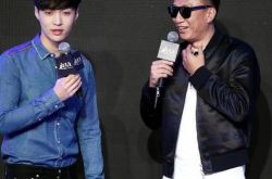 张艺兴孙红雷父子电影发布会咬耳朵 郑恺隔空示爱小绵羊 