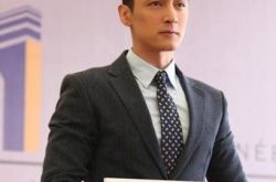 胡歌拍戏花絮笑场与跳戏 与菅韧姿吻戏NG多次 