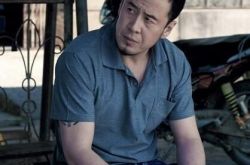 杨坤演过的电视剧《边境风云》 首映礼孙红雷提前庆生 