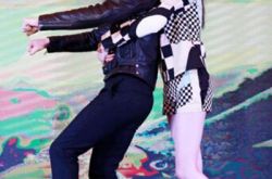 张艺兴与关晓彤跳舞遭坑 演技好得直甩欧阳娜娜几条街 