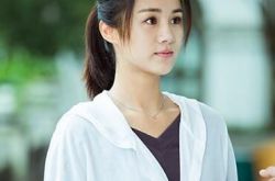 旋风少女安悦溪图片欣赏      “迎风夫妇”甜蜜约会 