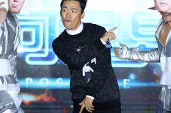 王宝强的电影全部盘点 《不可思议》全裸抱女神遭掌掴 