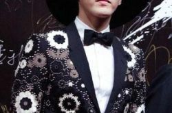 吴亦凡老炮儿发布会人气高  李易峰誓与冯小刚同战斗 