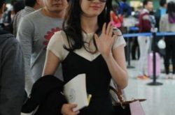 宋承宪刘亦菲电影将映 导演一人跑宣传 