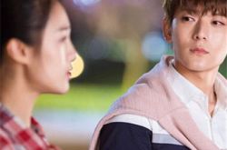 旋风少女陈翔调戏百草 上演“树咚”网友直呼害羞 