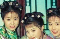 经典剧还珠格格罕见旧照曝光 紫薇容嬷嬷亲密相拥 