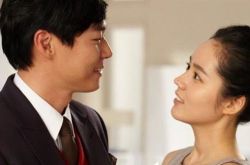 韩佳人老公演的电视剧《假面》 演绎帅气风度野心男 