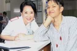 三人行电影钟汉良毁容令人心疼 虽病容却依旧帅气 