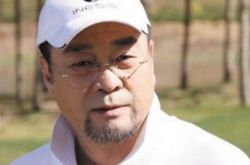 陈逸恒和陈思成剧中为父子  前者曾为其子沦为“囚徒” 