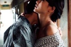 柳岩电影人间蒸发吻戏剧照 恐怖推理剧情值得回味 