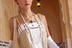 喜马拉雅星影评介绍 张柏芝孔雀造星惊艳 