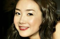 走进韩国明星崔智友 近日出演《拖旅行箱的女人》 