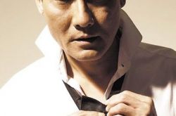 90年香港监狱电影《火烧岛》 为搜集证据梁家辉犯险入狱 