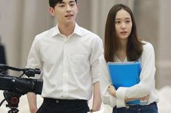 毕业季郑秀晶邓伦上演跨国恋 发布会现场二人甜蜜互动 