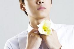 李易峰生活写真照青春阳光 峰峰《麻雀》还原残酷岁月 