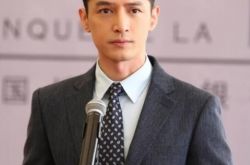 胡歌定妆照《猎场》曝光 阁主称挑战最难角色 