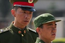 军人荣誉电视剧热播 红颜卧底曾黎牺牲色相战毒枭 