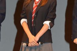 真野惠里菜主演电影超能力者热映 色气满满的搞笑片 