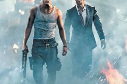 环太平洋2电影正在热映 科技效果酷炫到炸的美国大片 