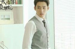 盘点张赫主演的电视剧 《微微一笑很倾城》：造型古今对比 