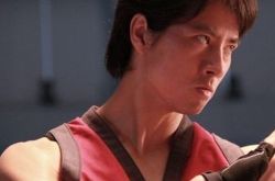 重温小杉健与成龙合演的我是谁 此部影片使他迅速走红？ 