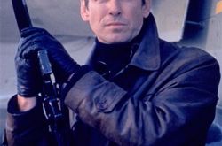 泰瑞·海切尔电影《007之明日帝国》 讲述劲爆的特工故事 