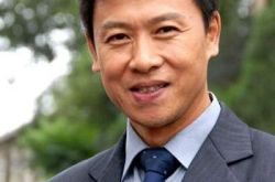 胡亚捷主演的电视剧是远远的爱 讲述了青年人之间的爱恋故事 