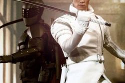 特种部队白幽灵帅气出场 纹身彰显帅气背景 