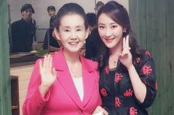 中野良子追捕走红后 加盟雨衣和刘芷汐上演师生情 