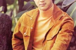 鹿峰和狄龙的电影作品《上海滩十三太保》 身怀绝技保护志士 