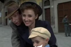 罗伯托·贝尼尼和尼可莱塔·布拉斯基电影美丽人生 感人至深 