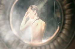 孟瞳迪乐翻天浴照曝光 王岳伦用鸡翅疗法减压 